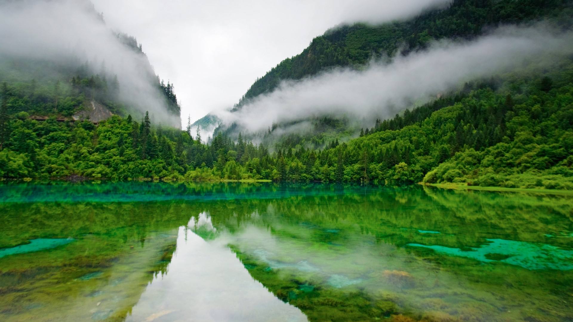 超高清壁纸高山流水截图