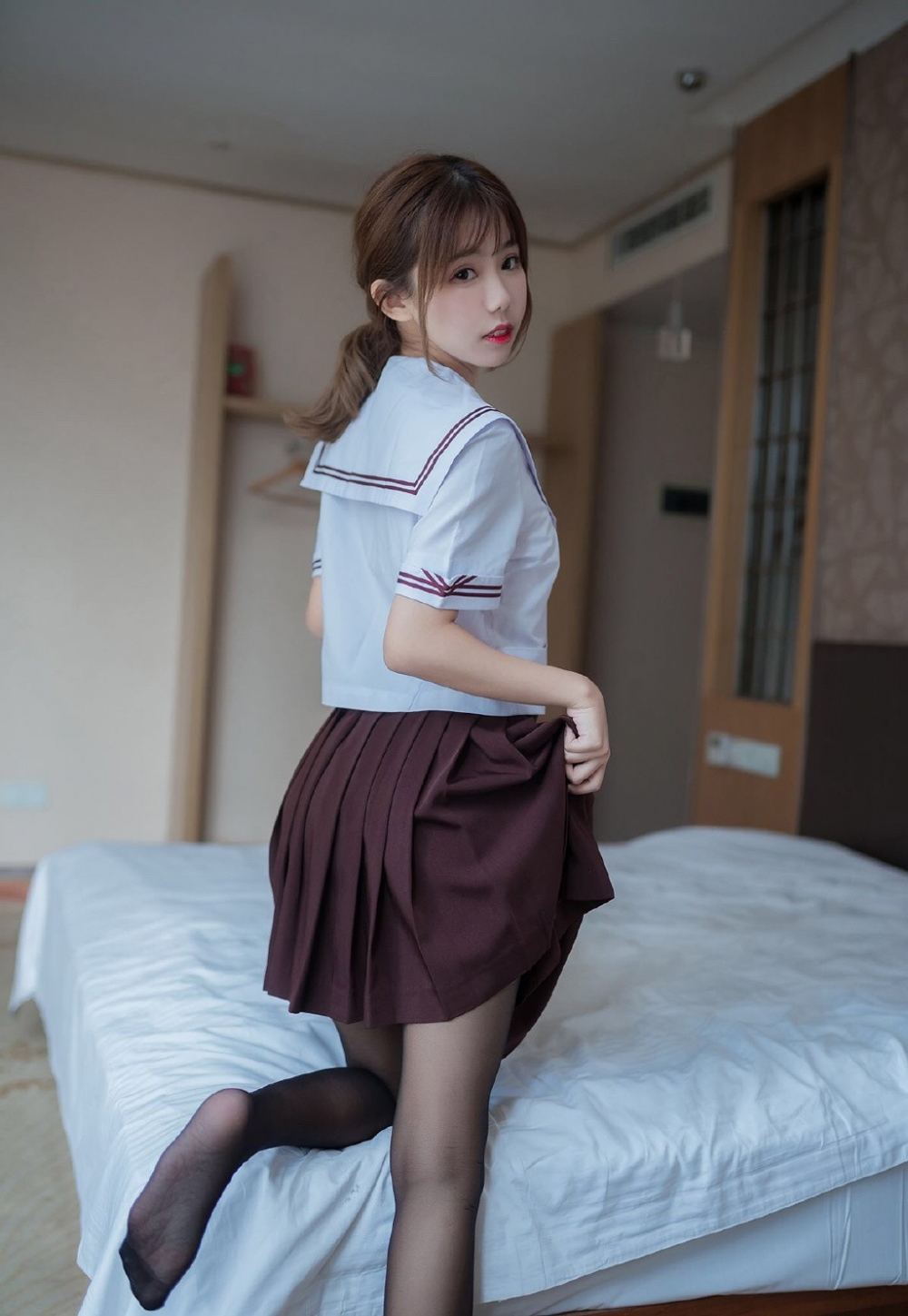 jK妹子美腿短裙图片